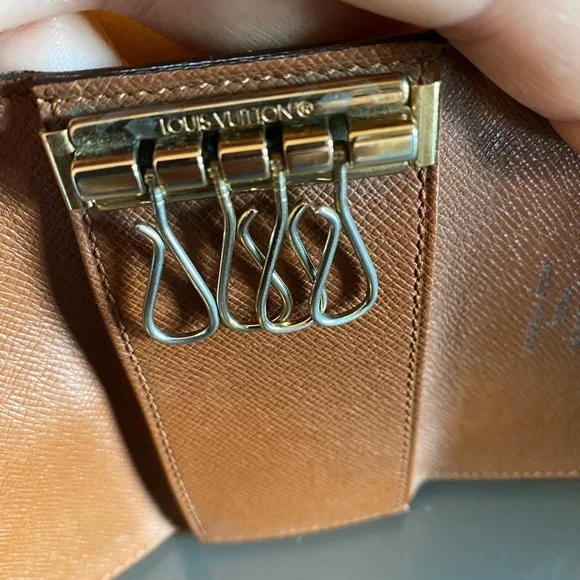Louis Vuitton 4 Key Holder ~ Authentic - Picture 12 of 12